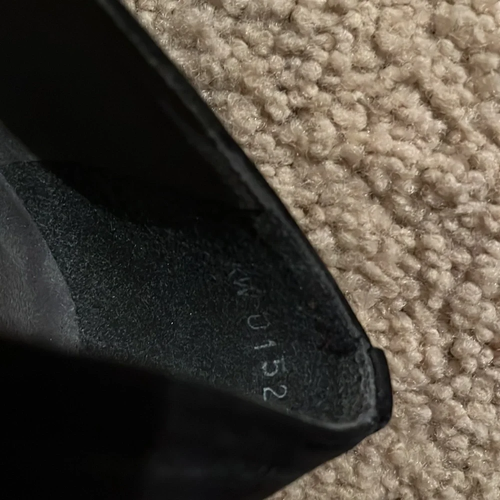 Stuart Weizmann suede low wedges - Picture 6 of 6